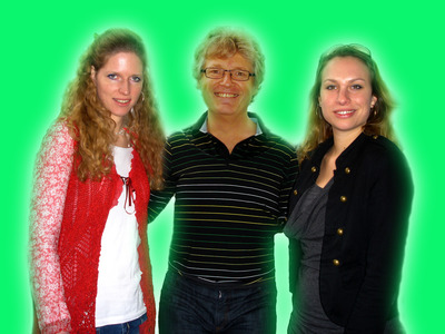 Johanna Gröbner und Veronika Trisko und Gerhard Blaboll beim Radiointerview